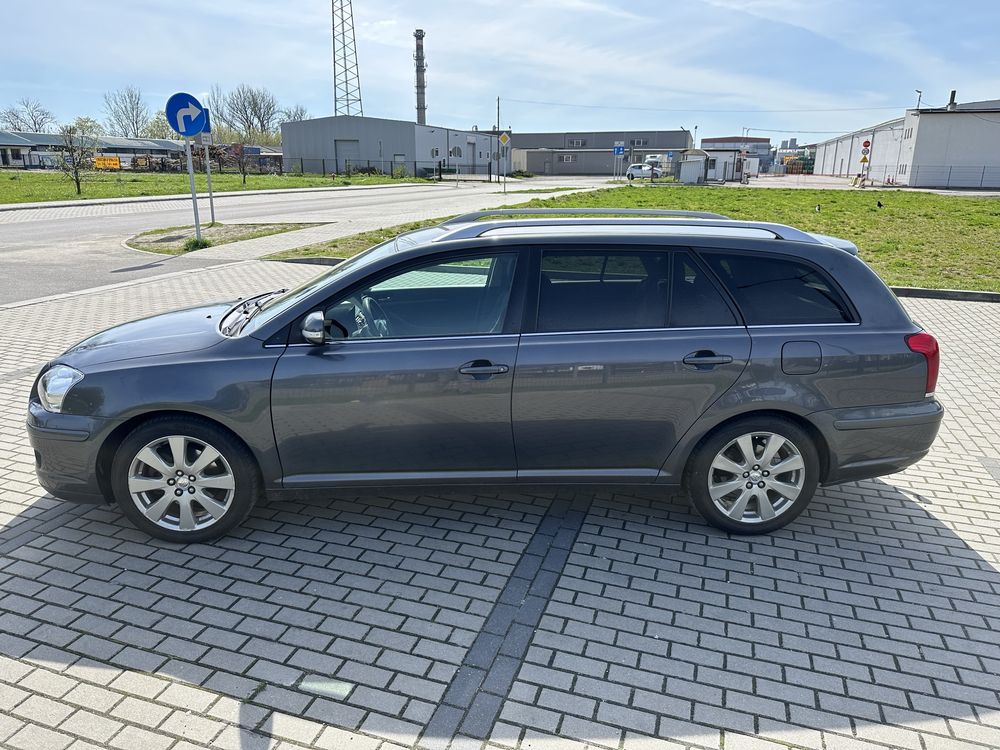 Toyota Avensis, 2009r, 2,0 Diesel, KLIMA, 2 kpl opon