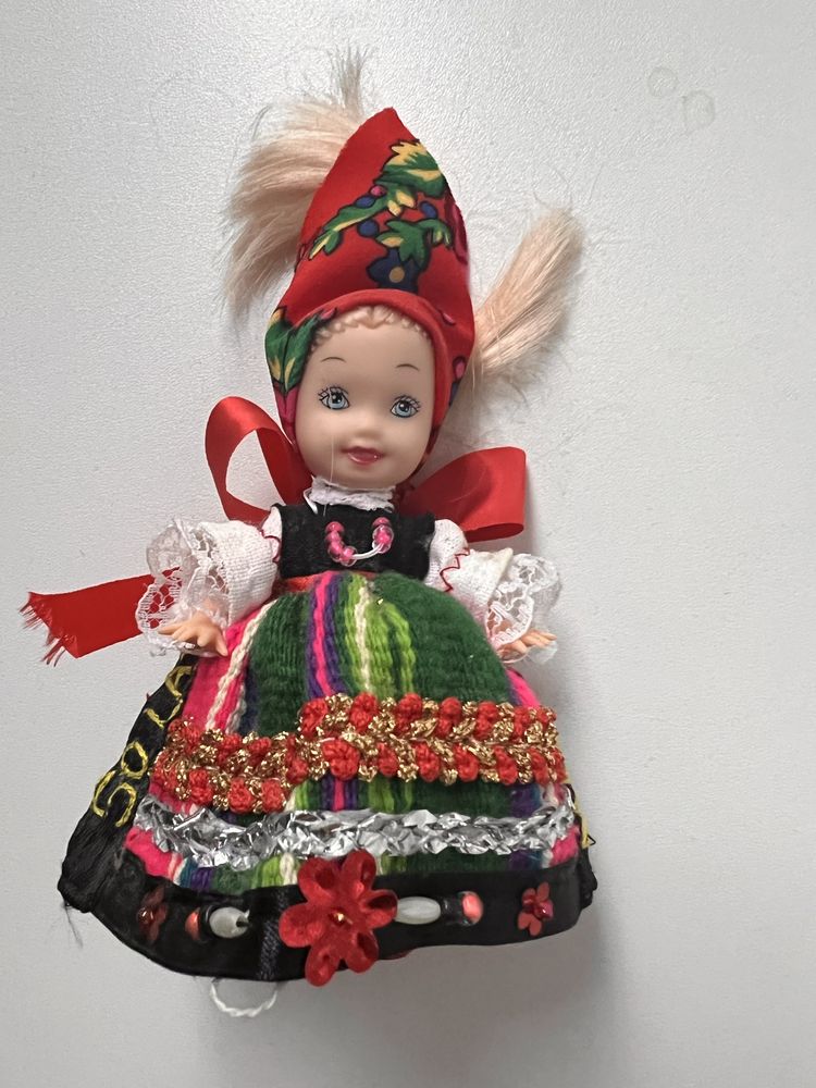 Laleczka w stroju ludowym