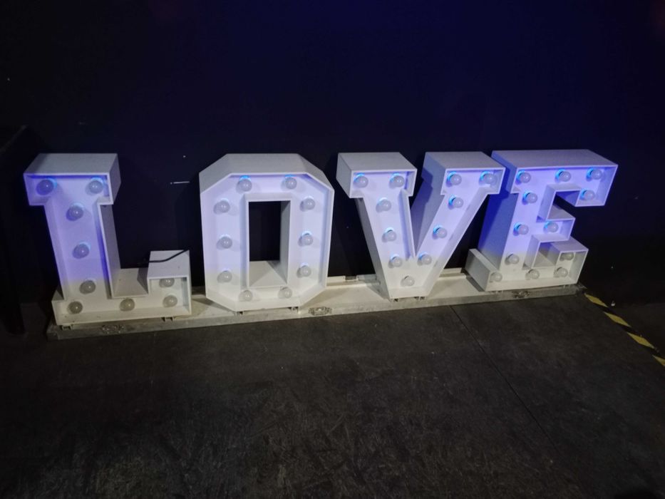 Podświetlany napis LOVE