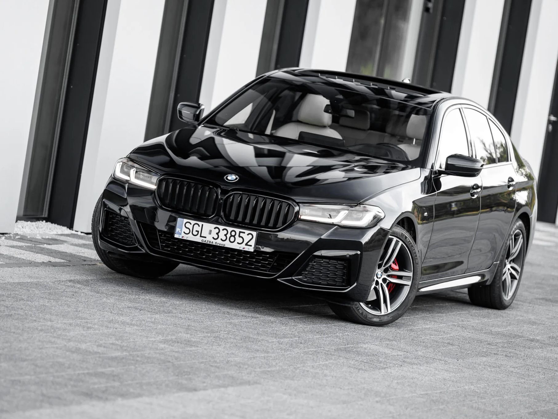 BMW Seria 5 540i 340KM benzyna! M-Sport, wzorowo utrzymany, czarny, garażowany!