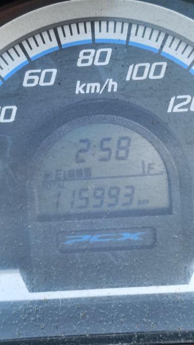 Honda PCX 125 cinzenta