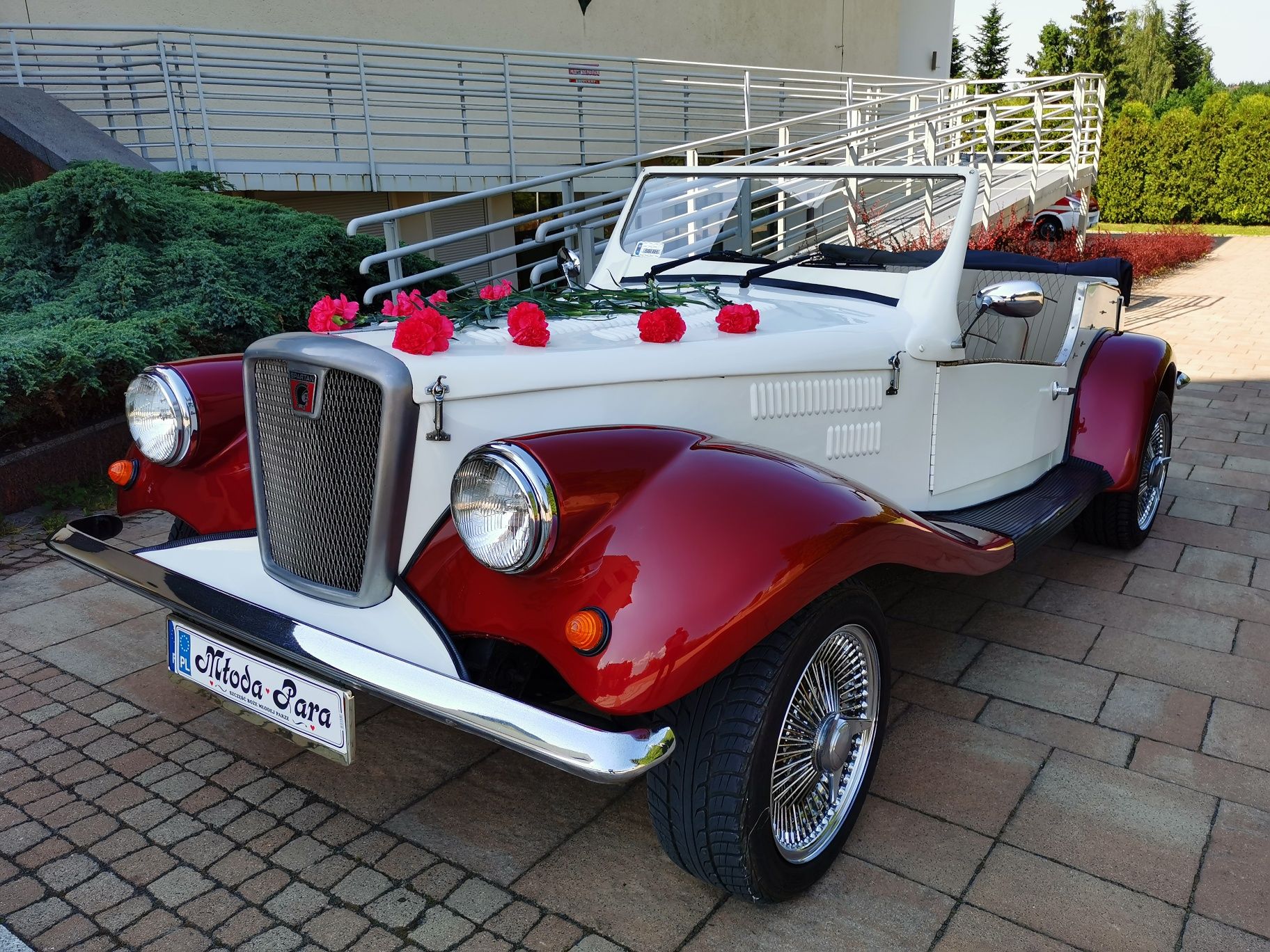 Auto do ślubu Wynajem samochodu na wesele Mustang 1966 Pojazd Retro