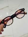 Óculos de sol vintage cor tartaruga com lentes rosadas