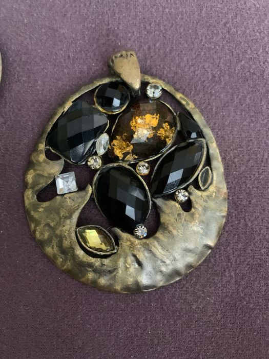 Кулон та інші прикраси