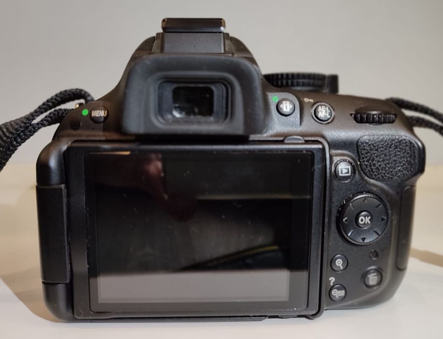 Máquina Reflex NIKON D5200 18/55 VR II Kit + Bolsa