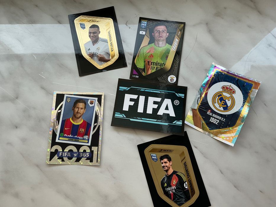 Картки з футболістами  Fifa Panini 365 The Golden World OF Football