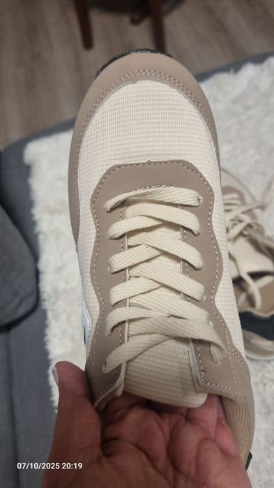 Ténis novos na caixa.