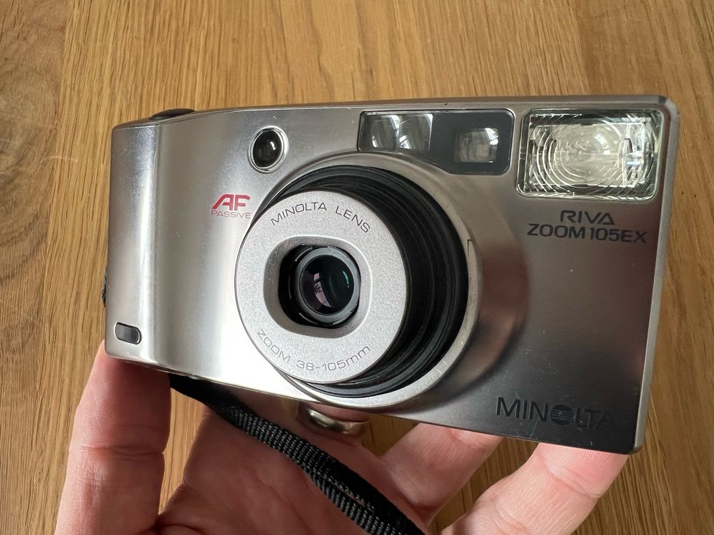 Minolta Riva Zoom 105EX aparat analogowy na film kliszę kompakt małpka
