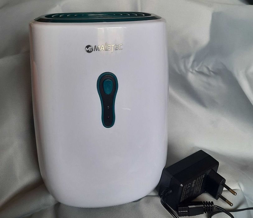 Osuszacz powietrza pochłaniacz wilgoci w domu dehumidifier pleśń grzyb