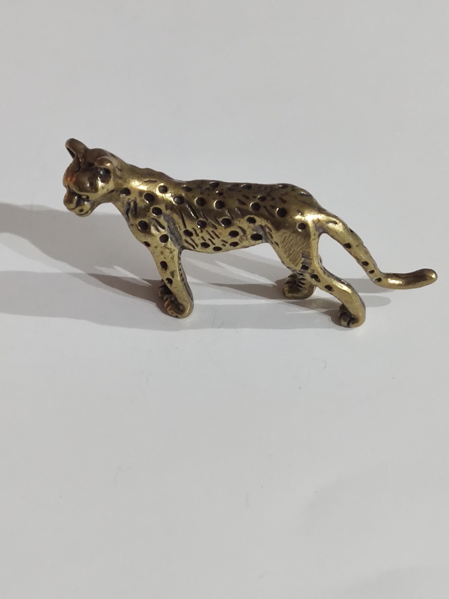 Figurka metalowa mosiądz kot puma długość 4,5 cm