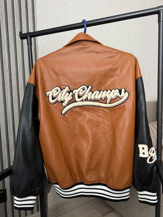 Бомбер жіночий Bershka