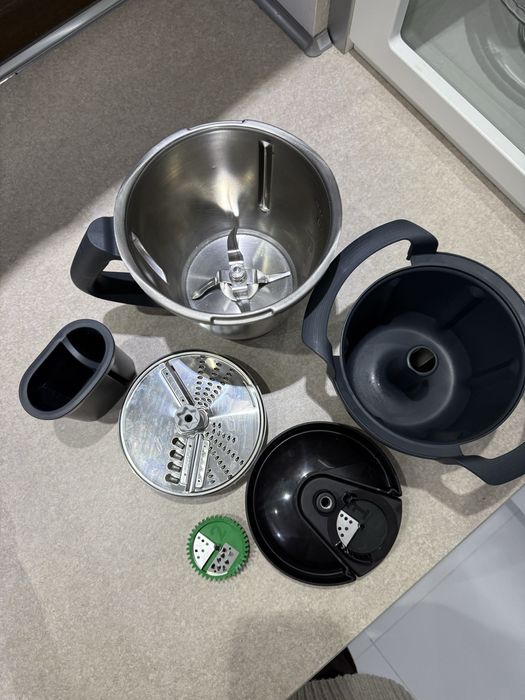 11 miesieczny Tm6 z dodatkami( misa naklafka , noze,spiralizer nowe