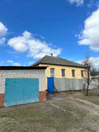 Продам  дом 104 м кв  смт  Рогань  на участке 12 соток
