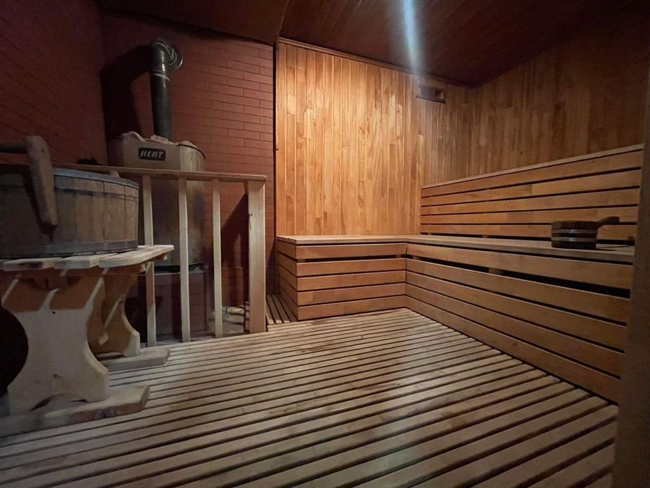 Подобово будинок з теплим басейном