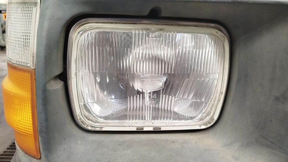 Ótica / farol direita TOYOTA HiAce III (YH7_, LH6_, LH7_, LH5_, YH5_, YH6_)