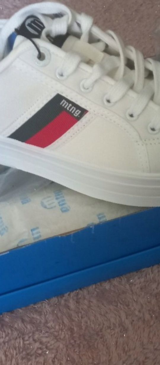 Buty nowe mustang
