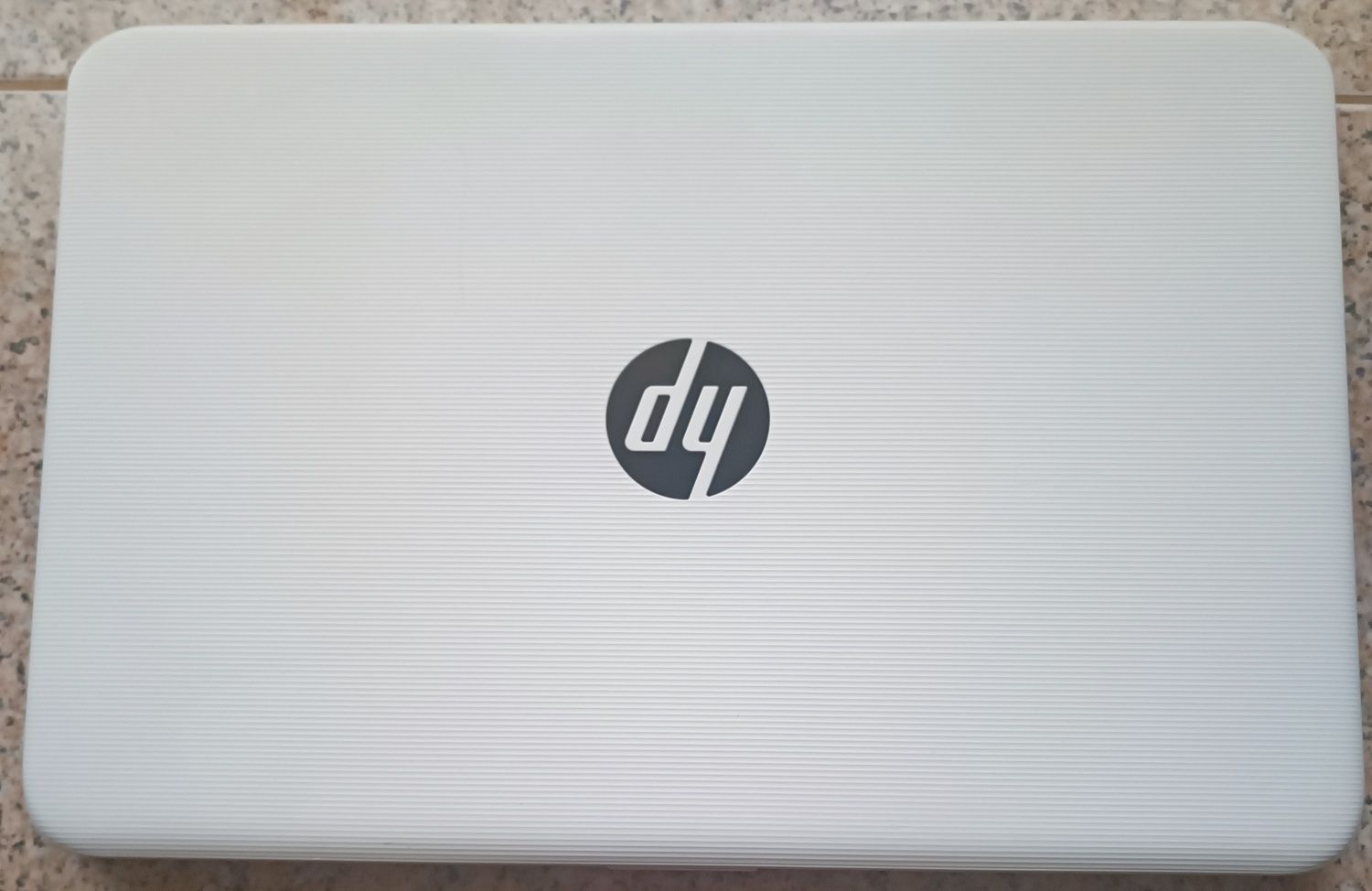Portátil HP Stream 14-ax003np