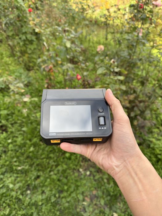 Зарядний пристрій ToolkitRC M6DAC в ідеальному стані