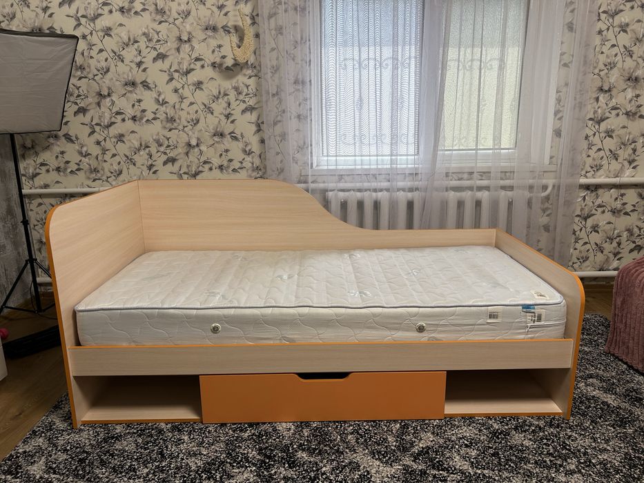 Ліжко з матрацом