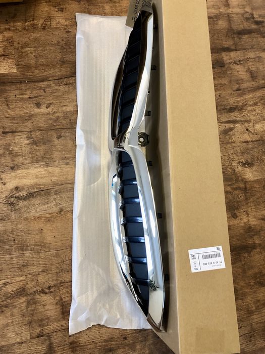 Продам оригінальну решітку (ноздрі) G20 (з нової машини)