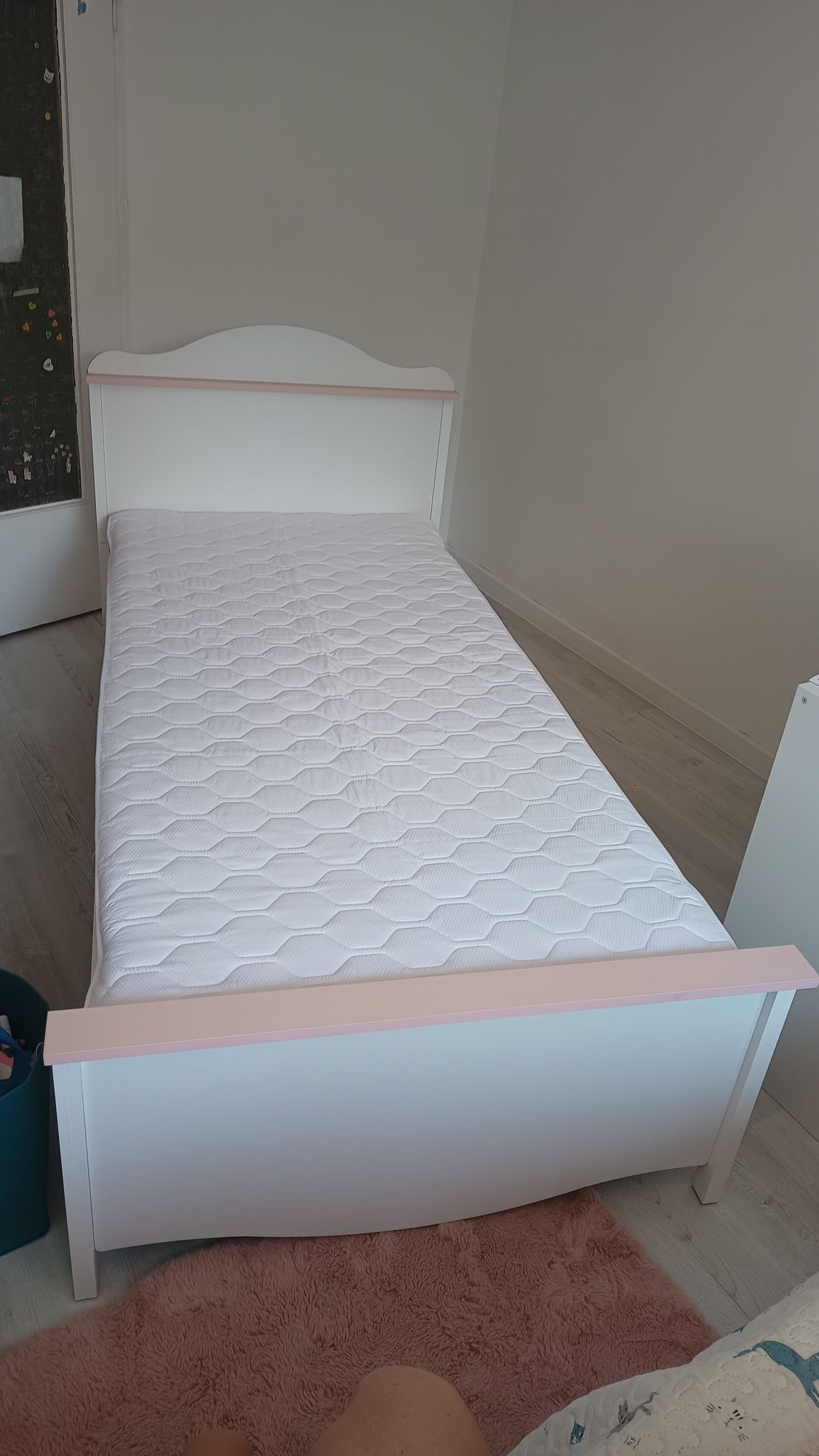 Łóżko dziecięce MIA MI08 90x200 stelaż, materac, pokrowiec Agata Meble
