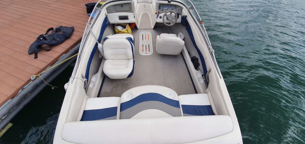 Crownline 240 horas inclui Atrelado