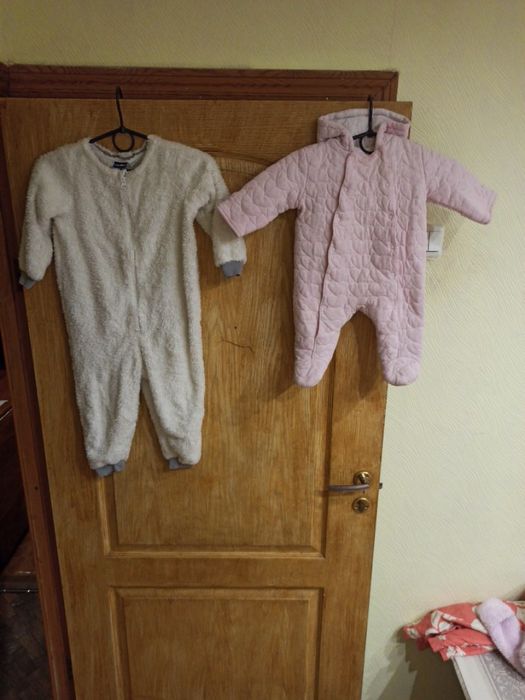 Два чудові комбінезона 200 грн разом, костюмчики, чоловічки, піжамка д