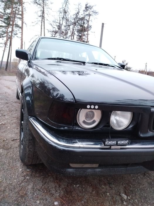 БМВ е32 735i в хорошем состоянии