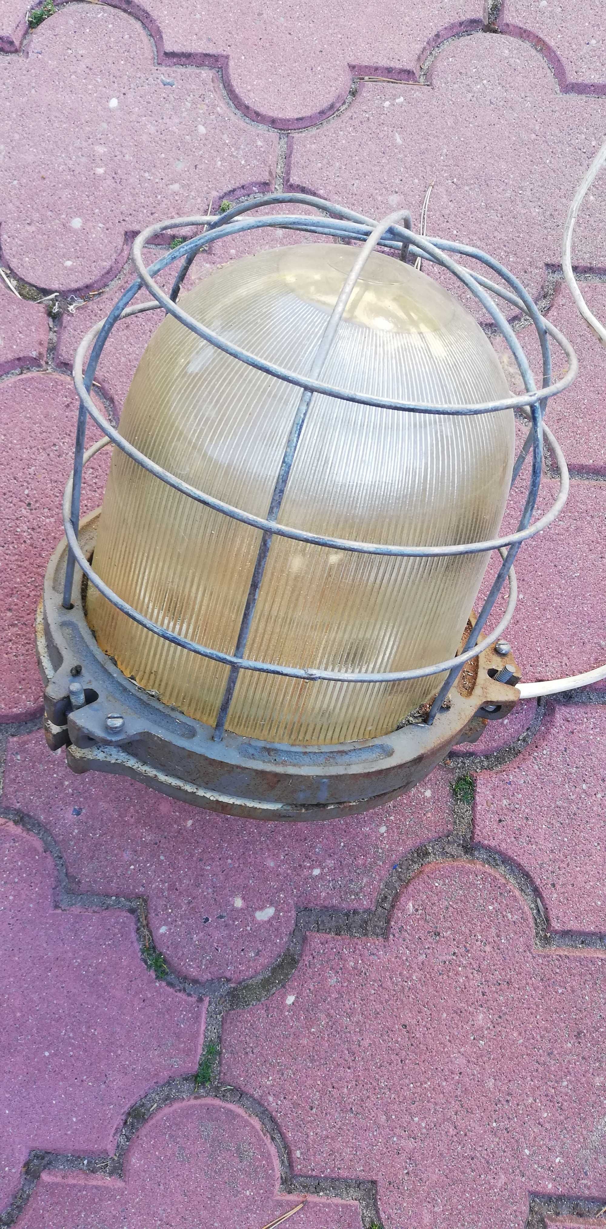 lampa klosz szklany stary loft prl loch piwnica fabryczna metalowa