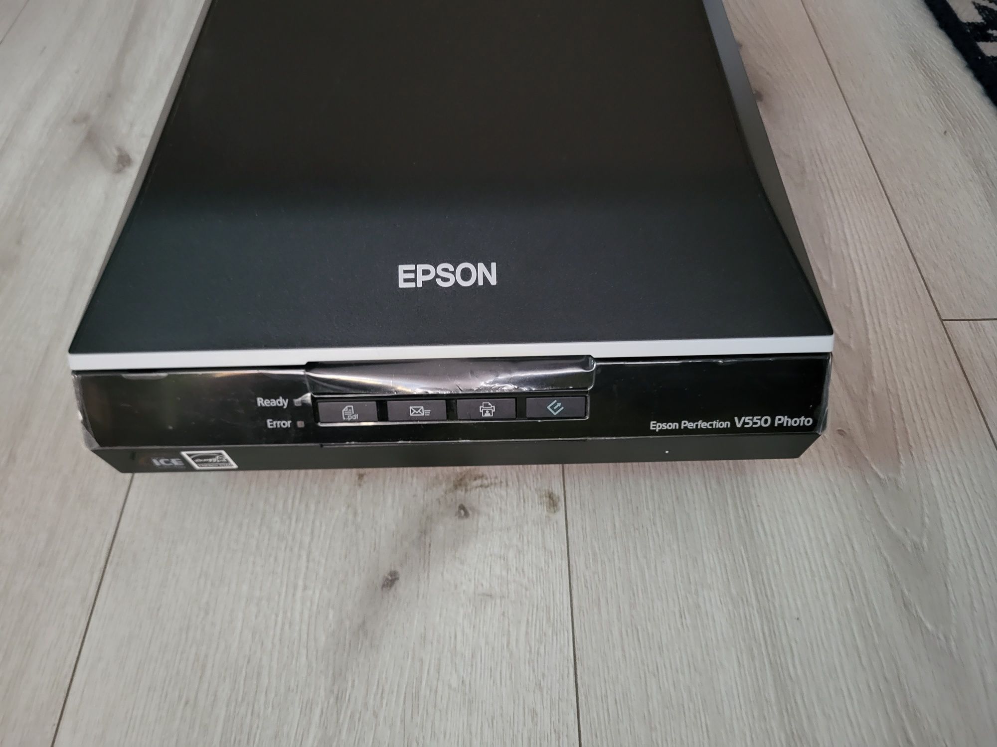 Skaner Epson v550 photo