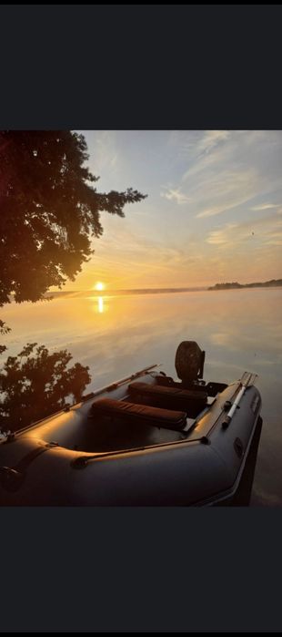 Риболовний човен з мотором!