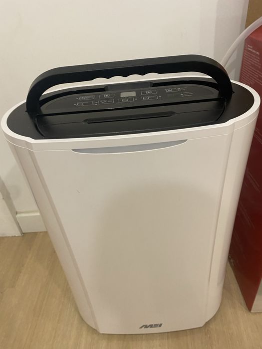 Desumificador novo,  com funçao secar roupa