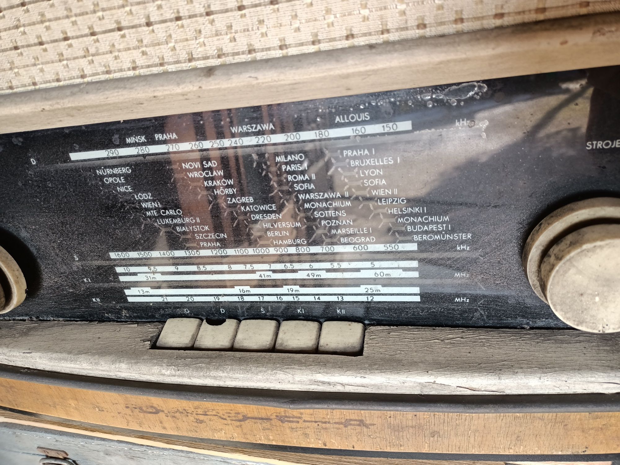 Stare radio z adapterem
