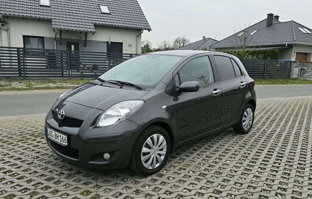 Toyota Yaris Klimatyzacja czujnik parkowania silnik 1,3