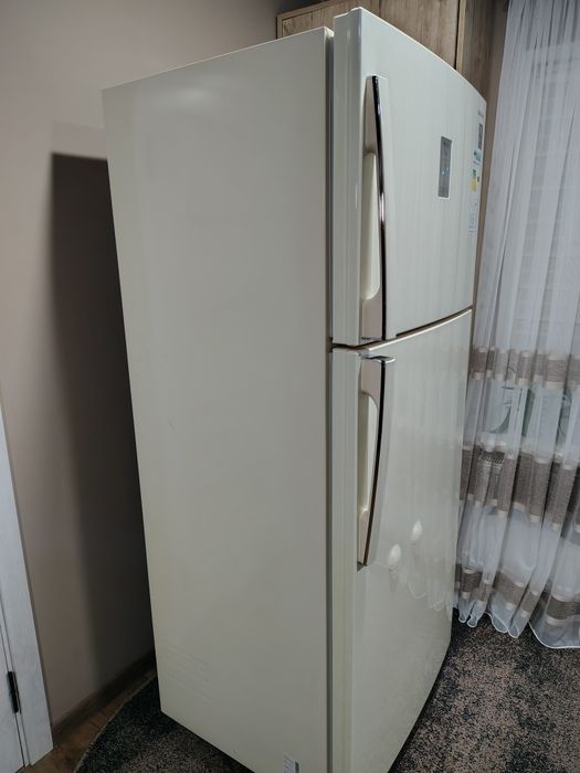Холодильник Samsung