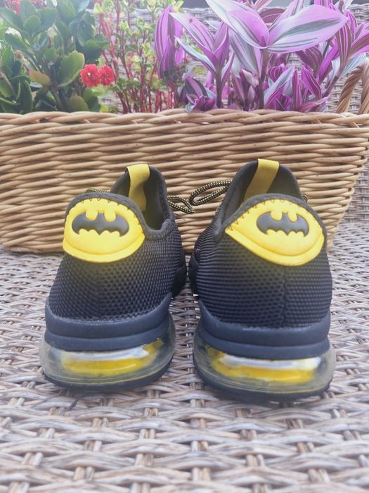 Buty sportowe R 39 BATMAN siateczkowe czarne i żółte do biegania