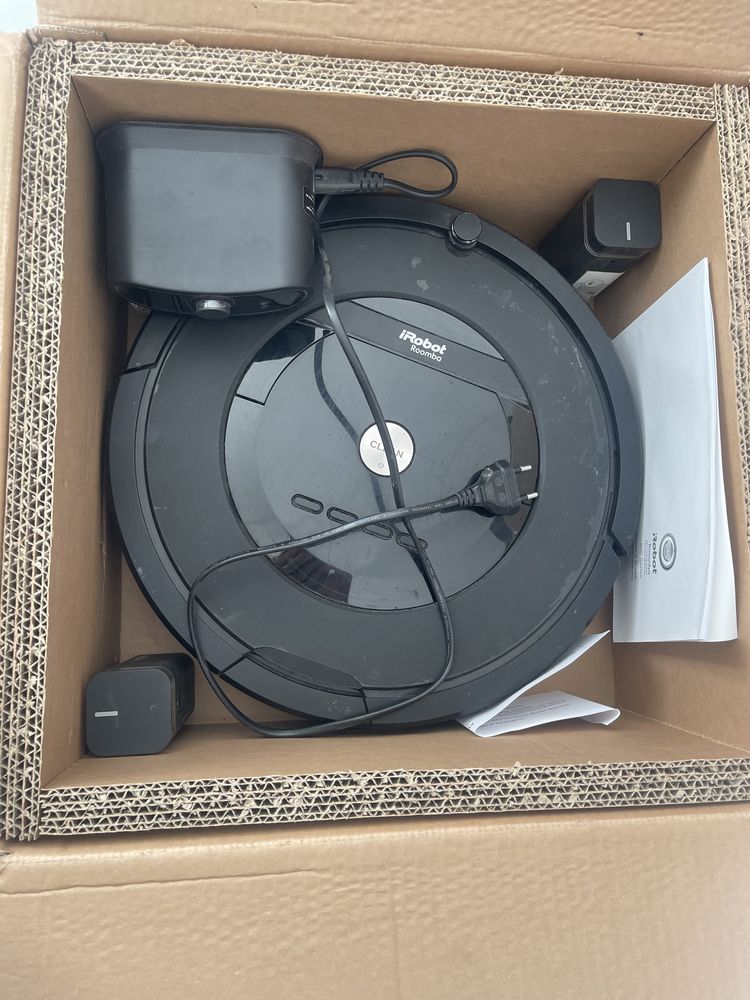 iRobot Roomba 800 series Vacuuming czarny