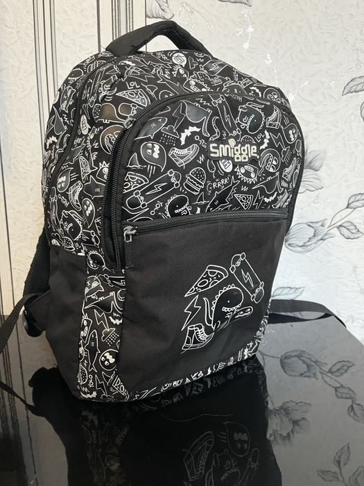 Рюкзак Smiggle черный