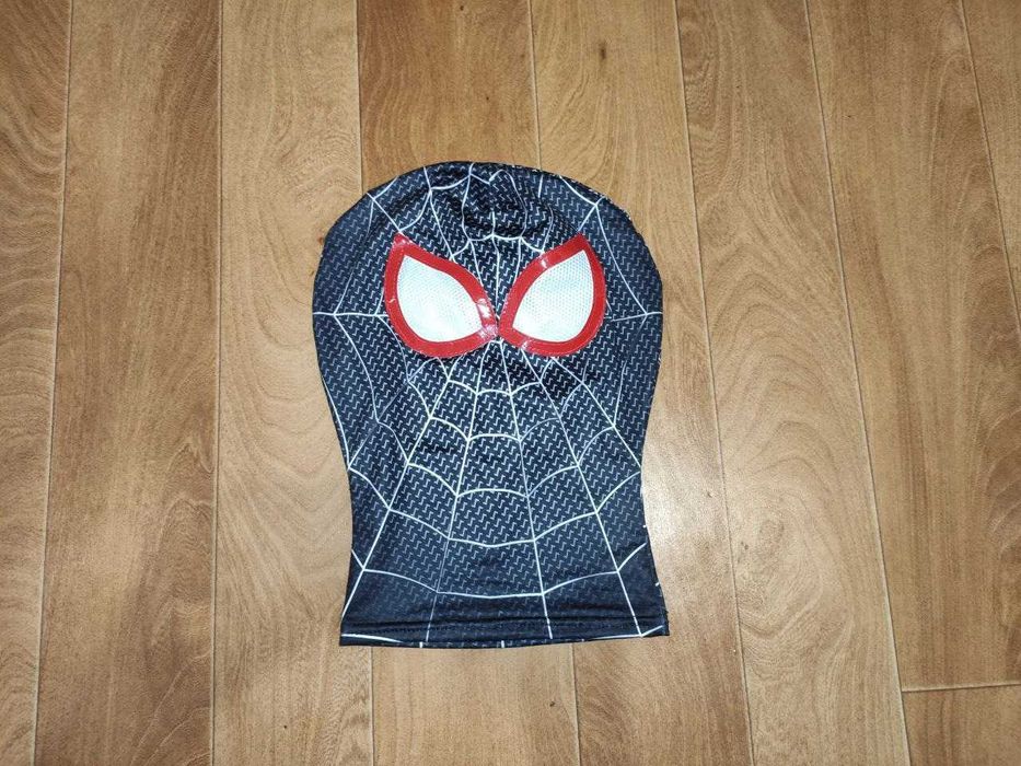 Карнавальная маска человека паукам из ткани майлз моралес