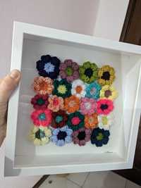 Quadro de flores em crochê, feitas à mão.