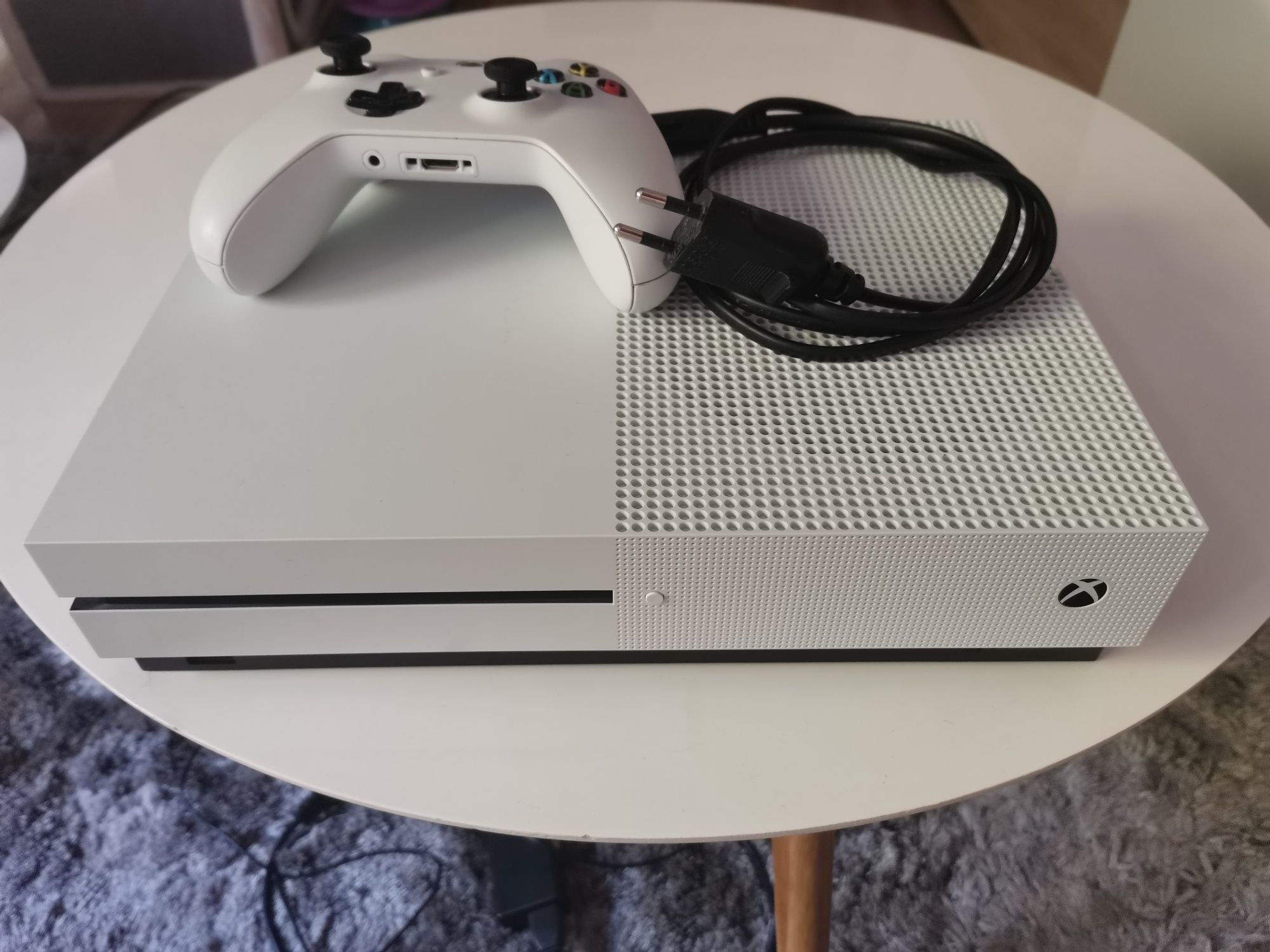 Xbox one S 1TB + kontroler