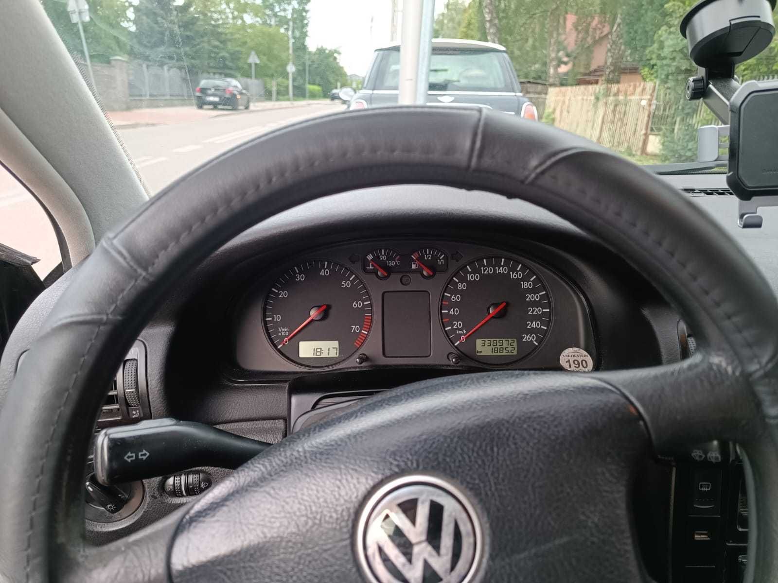 Volkswagen Passat VW Passat B5 kombi 1.6 benzyna 1999r. klima