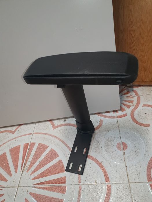 braços de apoio de 3 cadeiras
