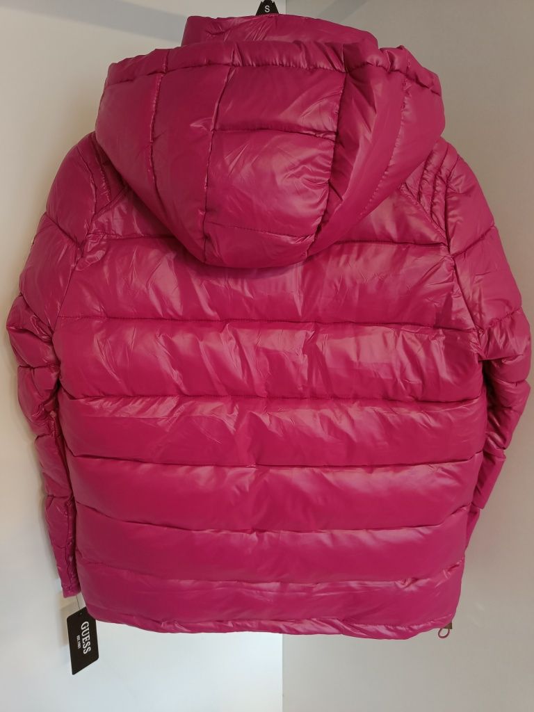 Damska kurtka puchowa w kolorze różu GUESS XS,S,M,L