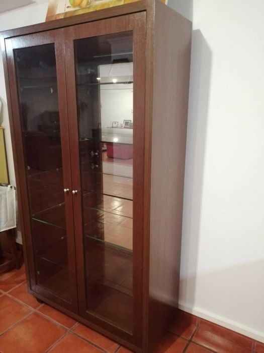 Vitrine com espelho