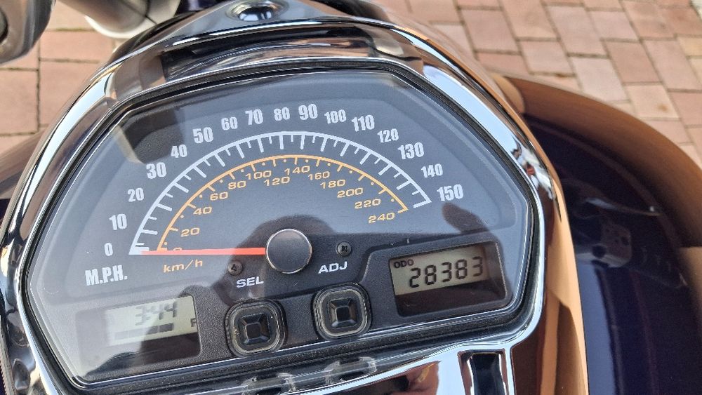 Suzuki VZR 1800 intruder