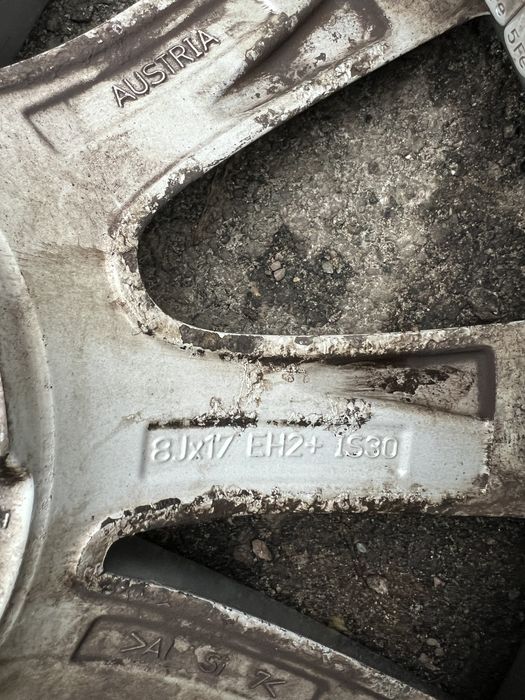 Диски 17 bmw оригинал не крашеные.