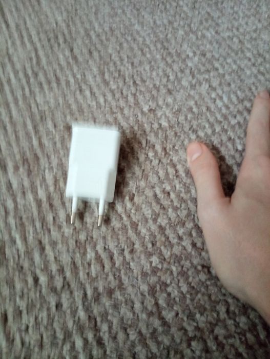 Продам зарядний пристрій для телефона