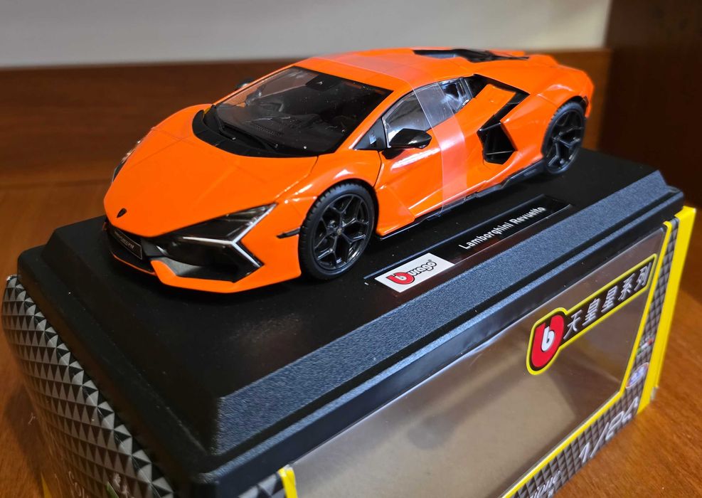 Модель автомобіля Bburago 1:24 Lamborghini Revuelto