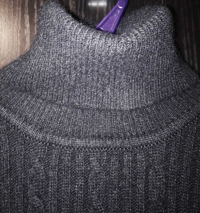 Golf damski 90% wełny, czarny.